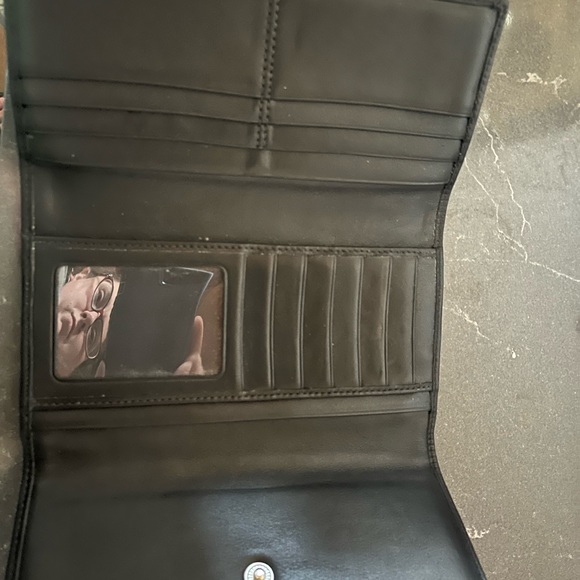 Black coach wallet, like new condition.  Please view all photos carefully. - Picture 2 of 8